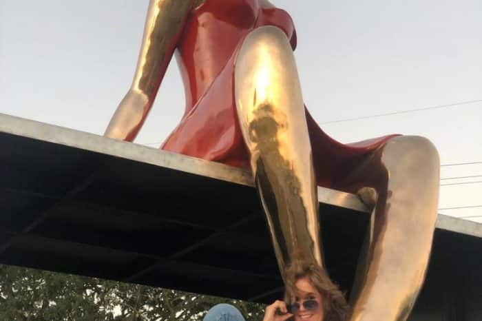 'Ella' la escultura que recibe a los viajeros en Palmira